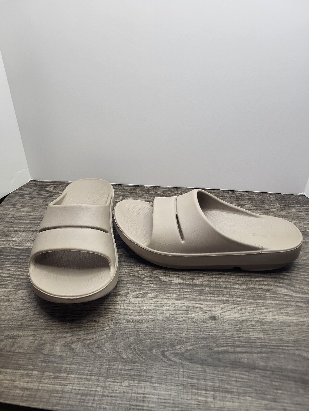 Oofos OOahh Casual Recovery Slide Nomad Tan Beige Womens Size 8